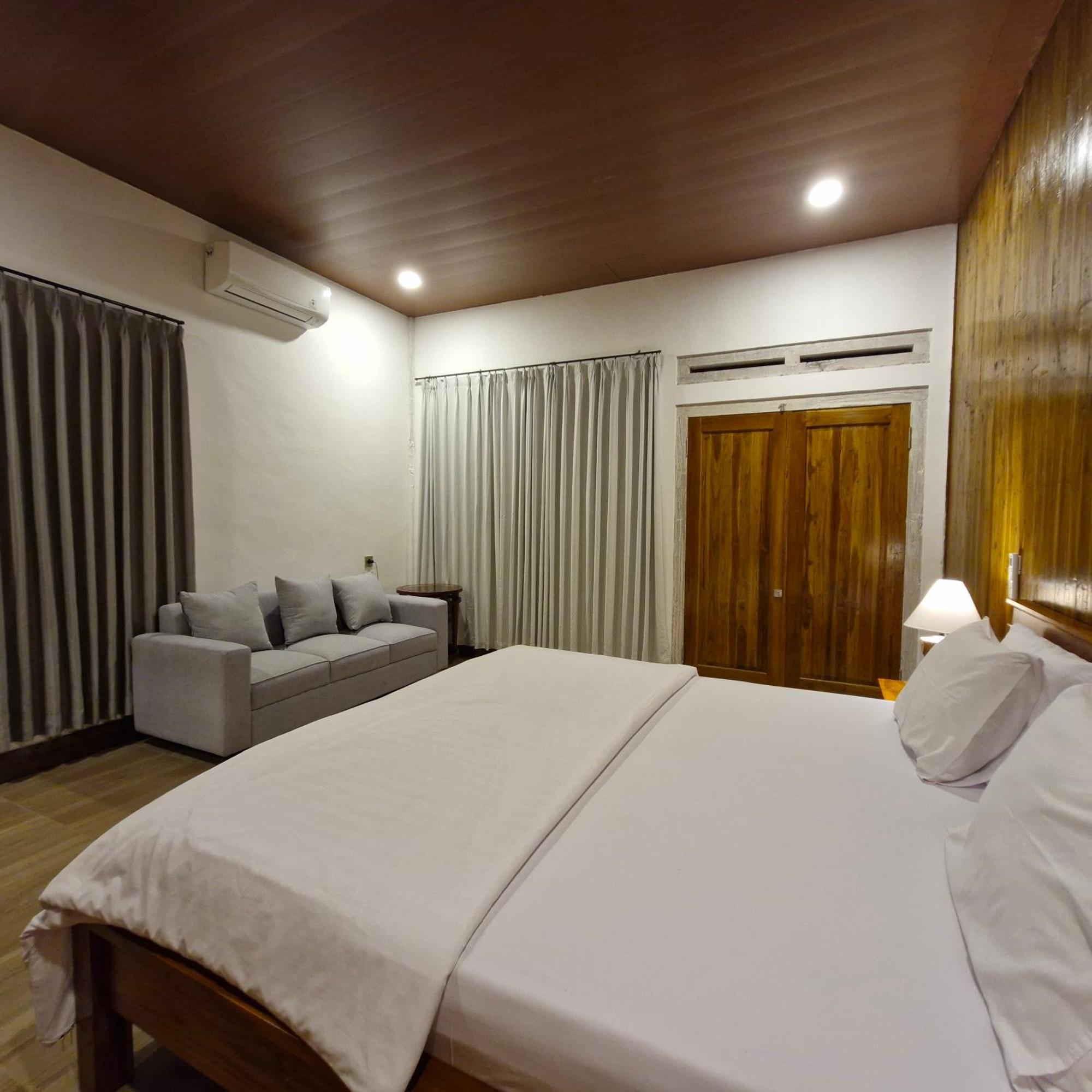 Peraja Bungalows Loyok Sangyang Exterior foto